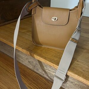 Dooney & Bourke Crossbody Bag with Structured Shape and Gold Turnlock